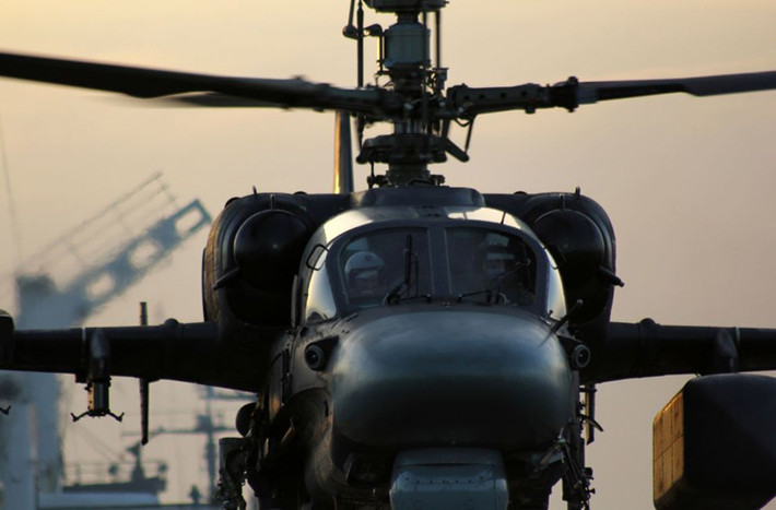 Trực thăng tấn công Ka-52K nhẹ nhàng hạ cánh trên Kuznetsov. Nguồn ảnh: Sputnik
