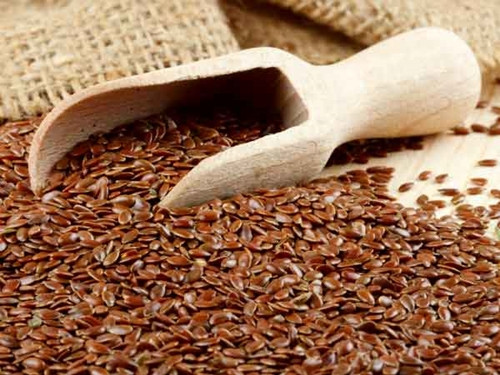 1. Hạt lanh Hạt lanh không chứa gluten, cholesterol rất thấp, có tác dụng tăng cường hệ tiêu hóa và tăng cường sự rắn chắc cho xương. Ăn hạt lanh còn có tác dụng làm chắc bụng, khiến bạn cảm thấy no lâu, tăng cơ hội giảm cân.