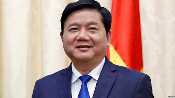 Đó là một hình ảnh trái ngược với một ông Đinh La Thăng luôn vui tươi trước báo chí khi còn đương chức.