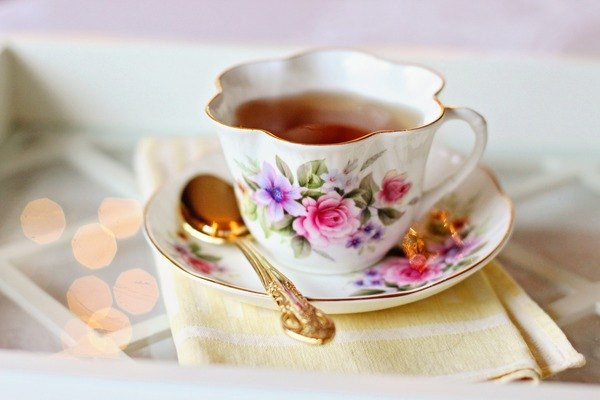 2. Chè Các nghiên cứu cho thấy việc sử dụng trà xanh thực sự giúp cải thiện tình trạng gan. Tuy nhiên, bạn được khuyên dùng 5 đến 10 chén trà mỗi ngày và tránh uống cuá đặc để gan không bị ảnh hưởng.