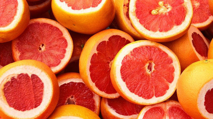 Hơn nữa, các nghiên cứu trên động vật còn chỉ ra bưởi giúp gan đối phó tốt hơn với các ảnh hưởng từ rượu bia. Bởi vậy trước khi đi ăn uống hay gặp mặt bạn bè, bạn có thể dùng trước vài múi bưởi tại nhà.