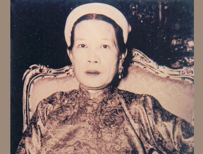 Đức Từ Cung Đoan Huy Hoàng thái hậu là thân mẫu vua Bảo Đại và là Hoàng thái hậu cuối cùng của chế độ phong kiến Việt Nam. Cuộc đời bà gắn chặt với những thăng trầm của triều đại nhà Nguyễn.