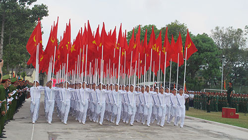 Khối hồng kỳ diễu binh, diễu hành tại buổi hợp luyện. Ảnh: QĐND