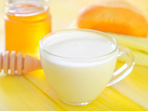 Sốc phản vệ trẻ em. Sốc phản vệ là tai biến dị ứng nghiêm trọng nhất, dễ gây tàn tật, tử vong nếu không được chẩn đoán và xử lí kịp thời. Chính vì vậy, nên thận trọng nếu có ý định cho trẻ uống sữa. Bạn chỉ có thể yên tâm khi không thấy bất kỳ triệu chứng bất thường nào sau khi bé uống.