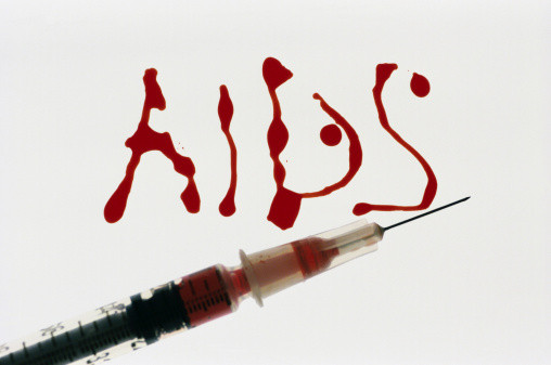 Nhiễm HIV là một trong những vấn đề sức khỏe đáng sợ nhất cho vị thành niên. Tò mò về quan hệ khác giới cùng việc thiếu hiểu biết về tình dục an toàn khiến không ít trẻ vị thành niên mắc căn bệnh thế kỉ. Hiện con số này giảm đáng kể song vẫn có khoảng 2 triệu thanh thiếu niên trên thế giới đang phải chung sống với căn bệnh này.