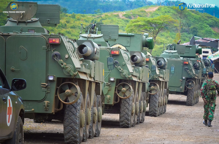 BTR-4 có hình dáng giống hệt dòng xe thiết giáp BTR-60/70/80 của Liên Xô, nhưng đi theo thiết kế bên trong như xe NATO với khoang lái đặt trước, khoang động cơ đặt giữa và khoang chở quân nằm ở đuôi. Nguồn ảnh: Ukroboronprom