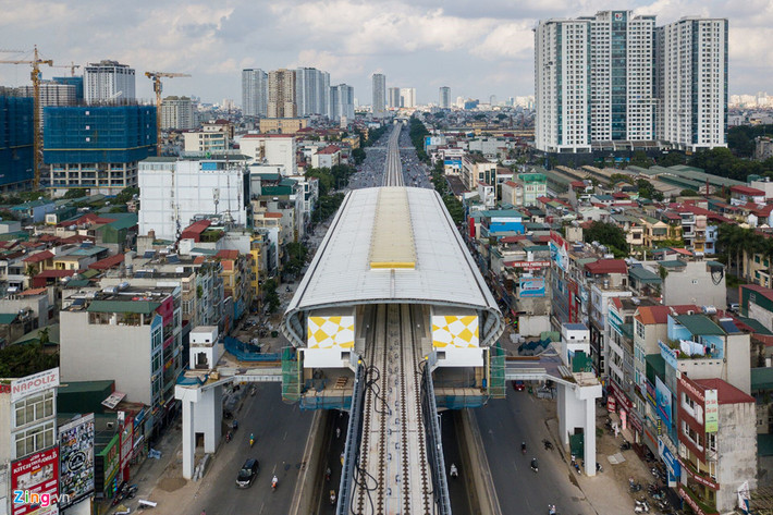 Ga Nguyễn Trãi, một trong 12 ga của tuyến đường sắt trên cao Cát Linh - Hà Đông, nhìn từ trên cao.