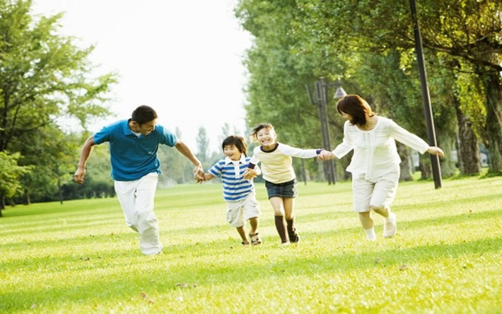 Sống trong môi trường tốt - Có thể các yếu tố trong gia đình bạn hoặc môi trường làm việc góp phần làm tăng men gan. Hãy thử và sử dụng các sản phẩm làm sạch tự nhiên, vì nhiều sản phẩm làm sạch tổng hợp có chứa các độc tố có thể ảnh hưởng đến gan của bạn.