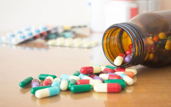 Kiểm tra thuốc đang dùng - Có một số loại thuốc bán tự do như acetaminophen và ibuprofen có thể gây tổn thương gan, đặc biệt là khi sử dụng lâu dài. Bạn nên tham khải ý kiến bác sĩ khi sử dụng các thuốc giảm đau để tránh hại tế bào gan./.