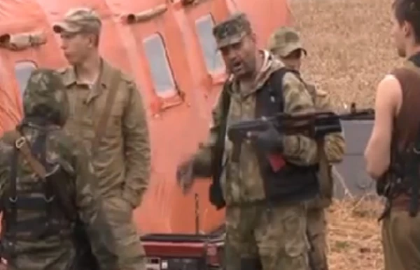 Chi tiết "bới" hiện trường... tìm nguyên nhân MH17 rơi