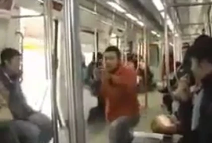 Clip siêu hài hước (P6): Mất điện thoại vì thích thể hiện