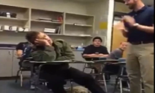 Ngủ gật trong giờ học, bị thầy giáo troll hài hước