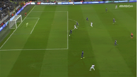 Cú sút xa cực đỉnh