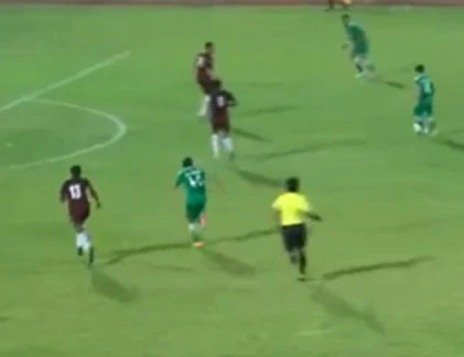 Khi trọng tài nổi đóa