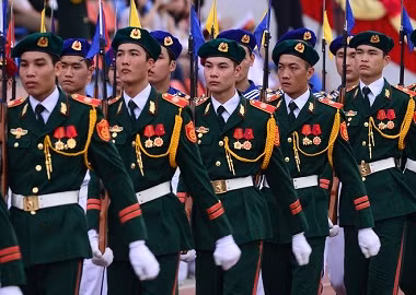 Màn múa súng chưa từng có của lực lượng vũ trang Việt Nam