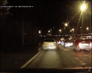 Bỗng dưng bốc cháy.