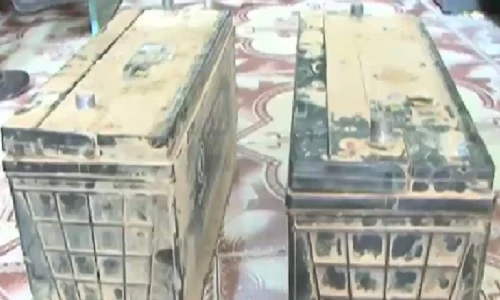 Bắt quả tang 2 kẻ trộm bình ắc quy ô tô