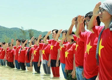 “Hướng về biển Đông – Chạm vào Tổ quốc“