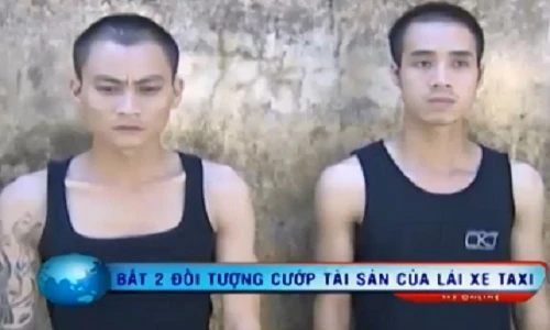Thiếu tiền thanh niên xăm trổ rủ nhau đi cướp taxi