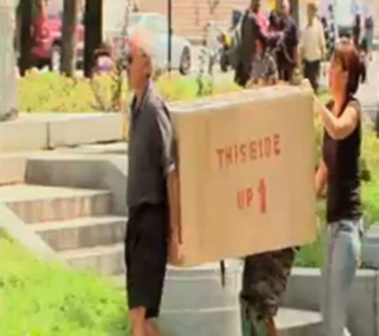 Xanh mặt vì chiếc hộp "ngọ nguậy" (33)