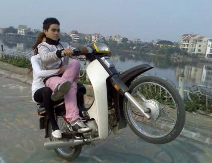 Hú vía trước màn bốc đầu xe của teen Việt (P12)