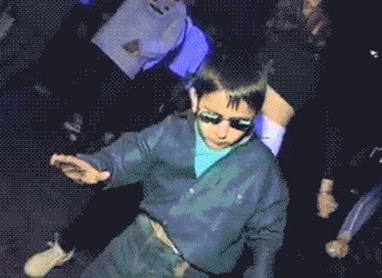 Ảnh động cười toe toét: Khi bé đi bar (P62)