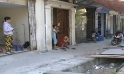 Hà Nội: Đường hỏng vì làm cống 4 năm chưa xong