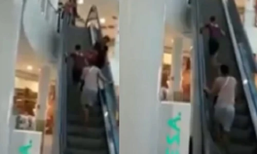 Phản cảm 2 gái trẻ diễn trò đi ngược thang máy