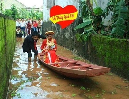 Xúc động những bức ảnh đám cưới mùa mưa lũ