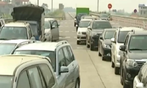 Ô tô trốn phí cao tốc Nội Bài - Lào Cai xử lý ra sao?