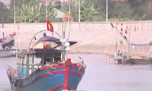 Miền Trung kêu gọi tàu thuyền tìm nơi tránh bão