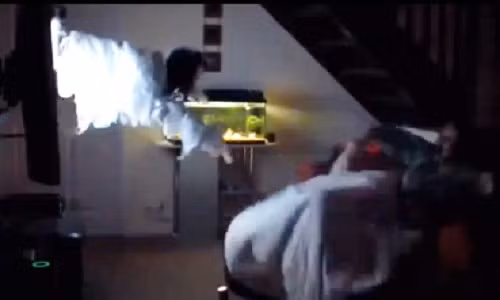 Hú hồn với trò dọa ma của ông bố trẻ