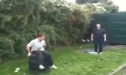 "Cười ngoác miệng" thanh niên bị bạn troll mà không biết