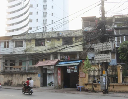 Dân tập thể Thụy Khê lo sập nhà vì... Cao ốc Hồ Tây