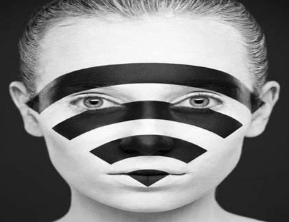 Bộ ảnh ranh giới đen trắng cuốn hút người xem