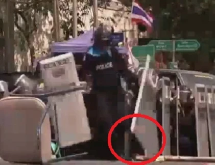 Lựu đạn nổ, thổi bay chân cảnh sát