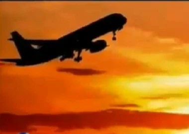 Hy hữu bám vào bánh máy bay suốt 5 tiếng vẫn sống sót