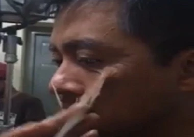 Tuấn Hưng lột da mặt một cách đáng sợ