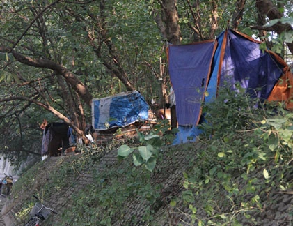 Phát hiện 5 lều trại sinh hoạt “nguyên thủy” giữa Thủ đô