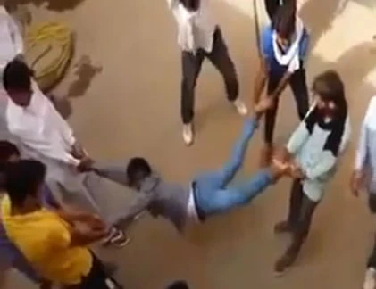 Ngoại tình với vợ hàng xóm, bị đánh gãy chân