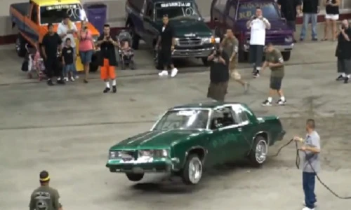 Xe ô tô cũng biết... nhảy theo nhạc