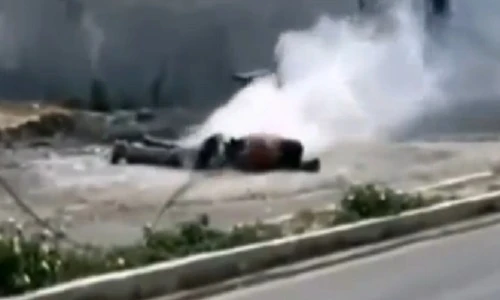 Kinh hoàng trai trẻ bị điện giật cháy thành tro trên đường