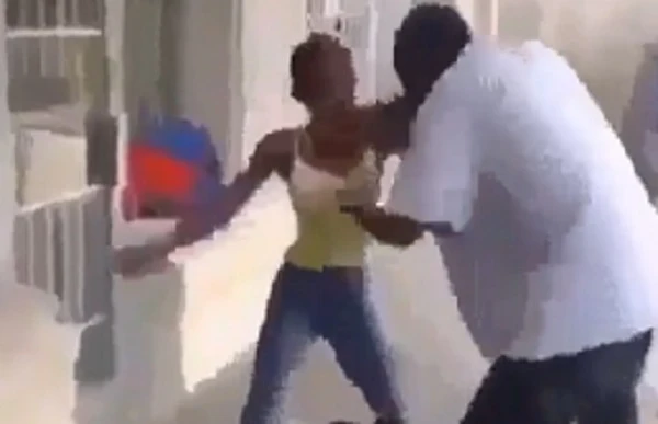 Đáng đời trai trẻ trêu gái... bị đánh giữa đường