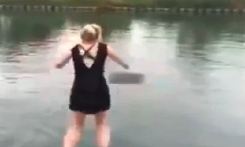 Gái trẻ xinh đẹp hét to... và cái kết bất ngờ