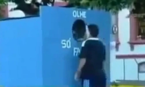 Clip: Cái tội thích tò mò