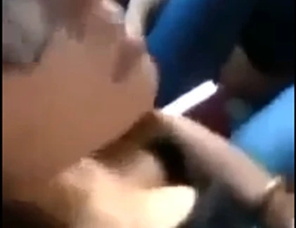 Dê xồm săm soi từng cen-ti-mét gò bồng đảo thiếu nữ