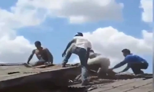 Leo nóc nhà chạy trốn, tên trộm vẫn bị tóm sống