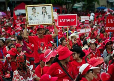 Lực lượng Áo đỏ tập trung ở ngoại ô Bangkok