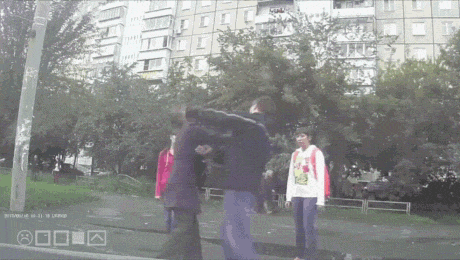 Khi con gái ra đòn