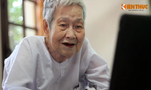 Cụ bà gần 100 tuổi vẫn “chơi” Facebook, viết tiểu thuyết